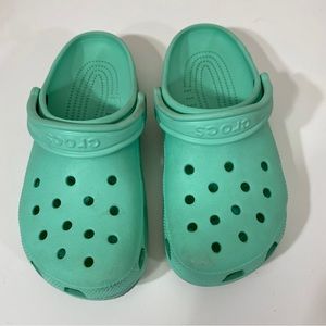 Crocs size M 5 W 7